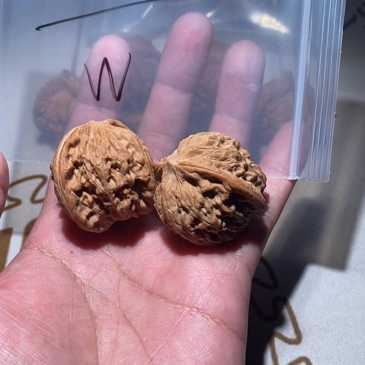 w***文玩核桃吊坠核桃