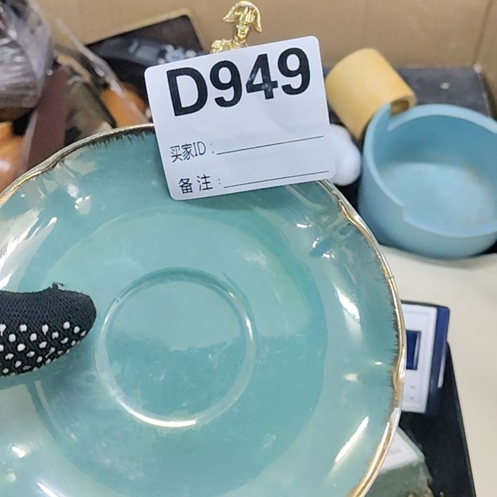 女***走洪源景瓷阁瓷器真好
