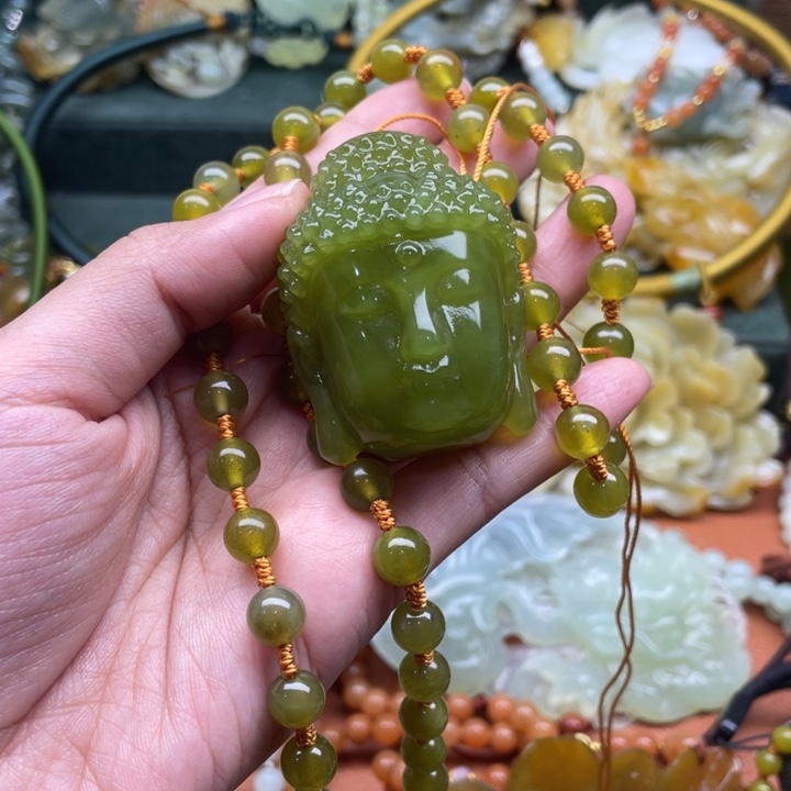 蛇纹石玉吊坠合金