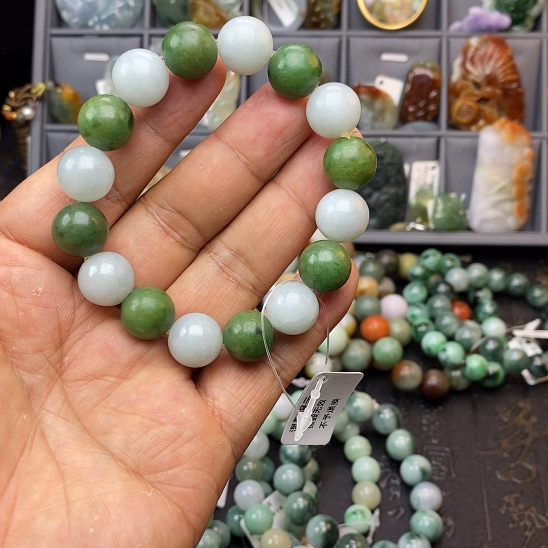 翡翠手串未镶嵌特色