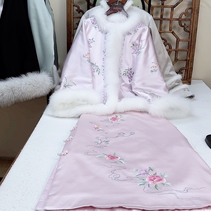 织绣紫色桑蚕丝冬款上衣