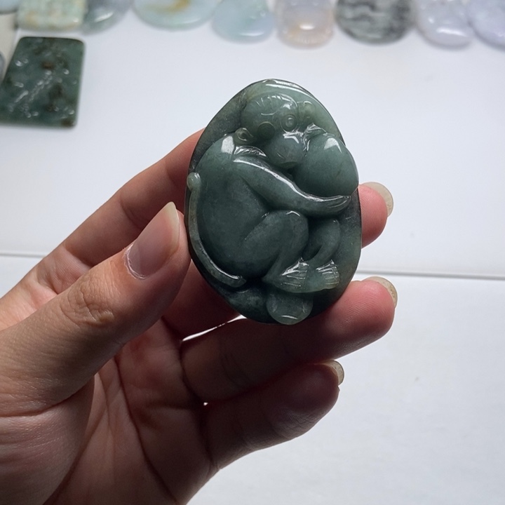 翡翠未镶嵌颈饰猴子抱桃14