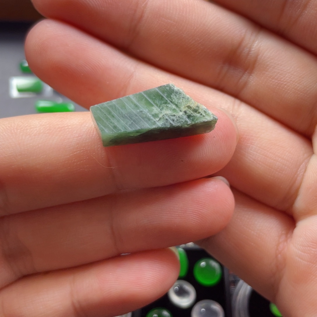 翡翠挂件未镶嵌翡翠