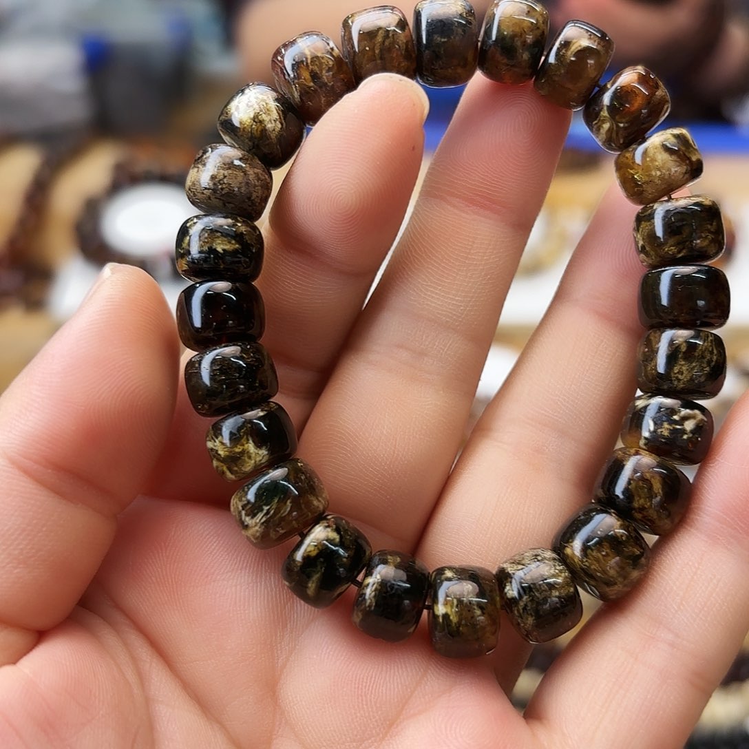 唯***一琥珀未镶嵌裸石十