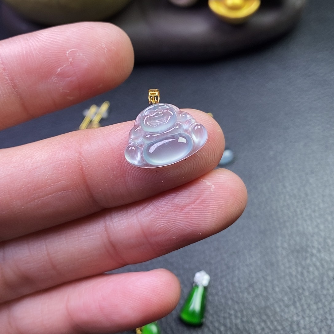 颈饰18K金镶嵌翡翠