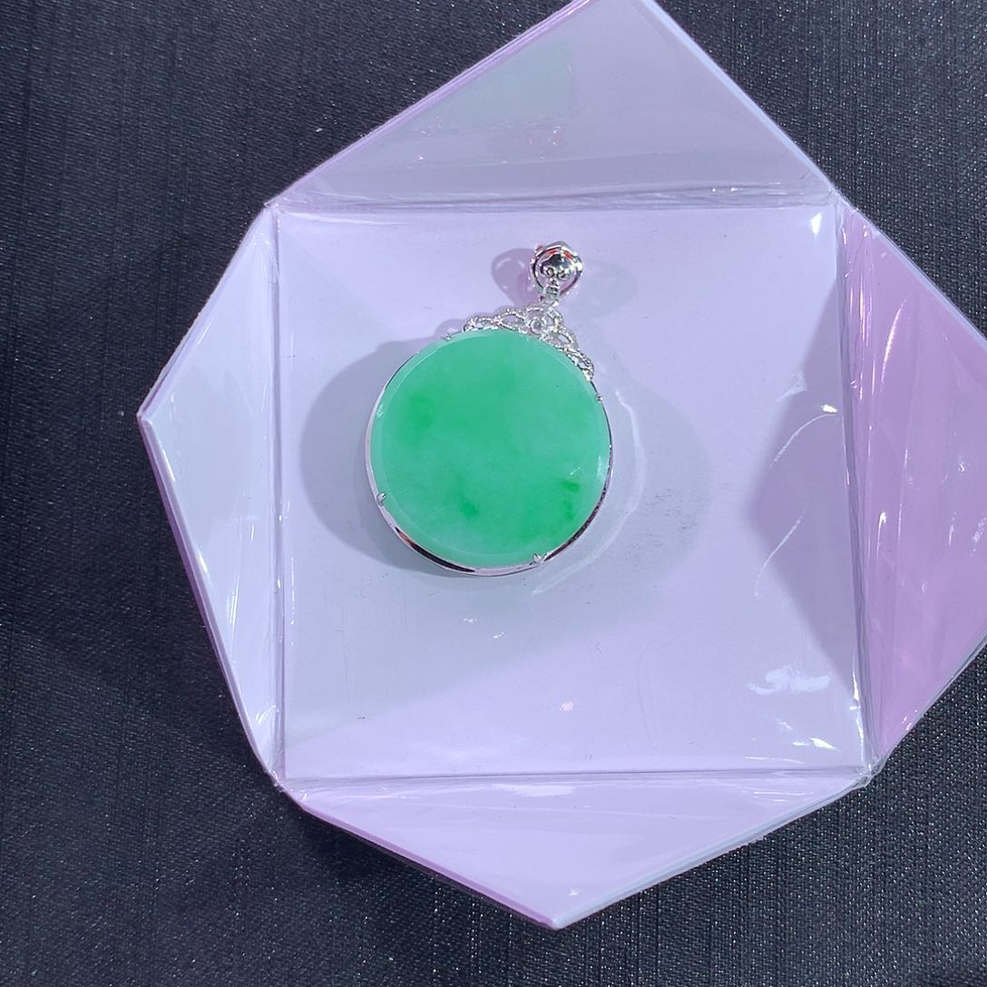 翡翠吊坠(赠链)18K金镶嵌