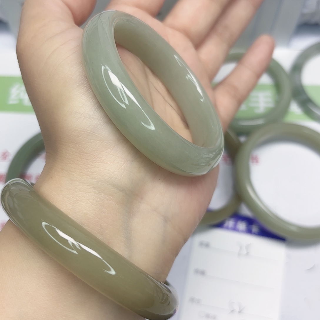 石英质玉未镶嵌手镯75/52