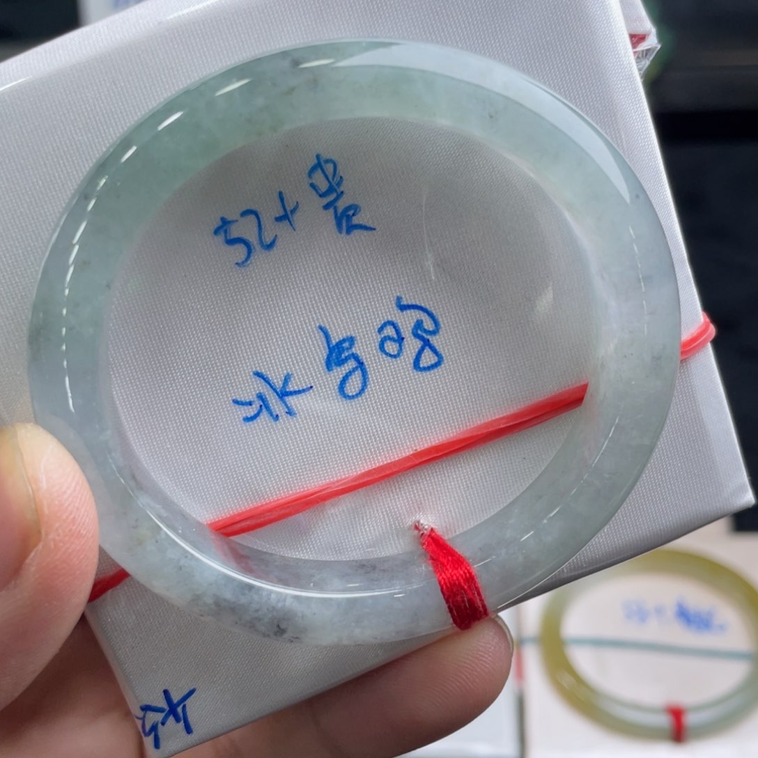 翡翠手镯未镶嵌翡翠手镯