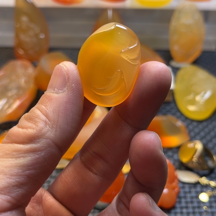 禾***庄石英质玉未镶嵌旦面