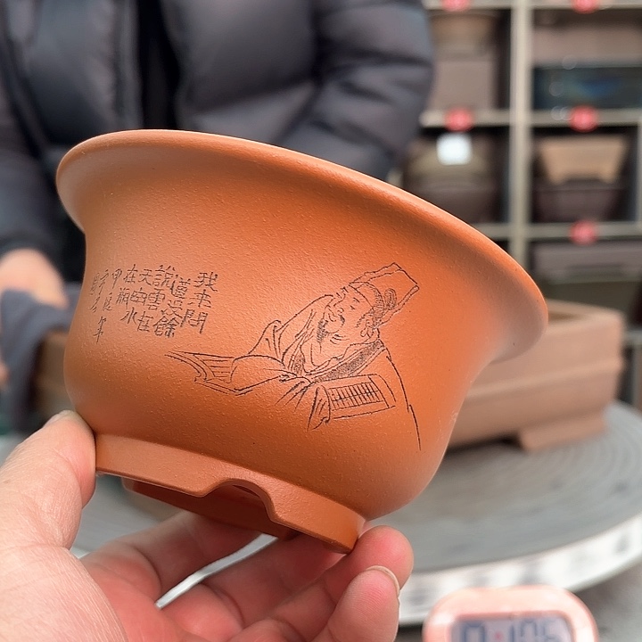 紫砂花盆紫砂的颜色很漂亮