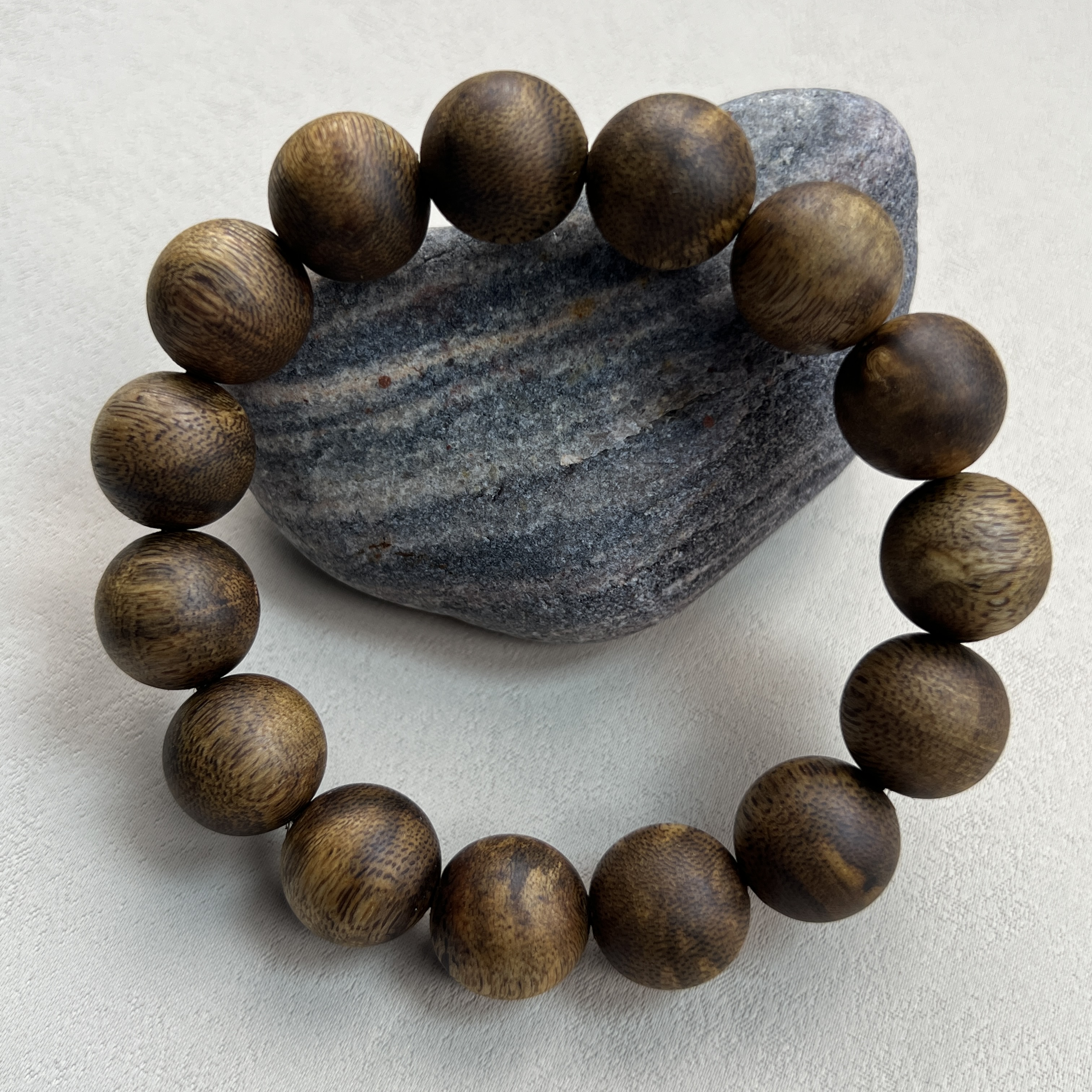 YH-086453老挝软丝密结沉香1.5单圈约16.2g