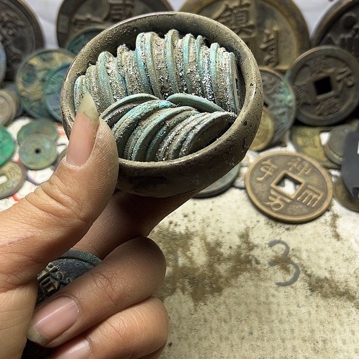 英***的锌合金文创工艺品复古铜摆件筒子
