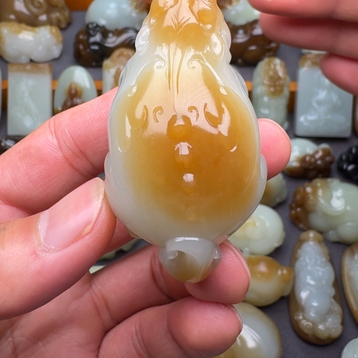 和田玉（糖玉）颈饰未镶嵌任****司