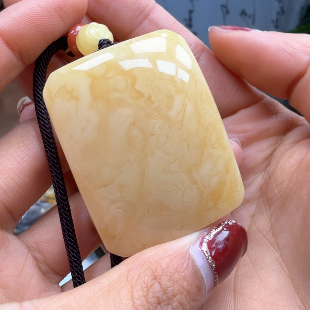 琥珀裸石未镶嵌欢****年……