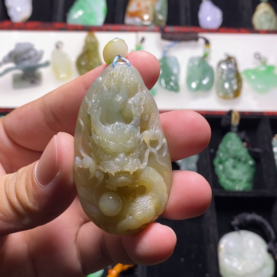 颈饰未镶嵌翡翠挂件