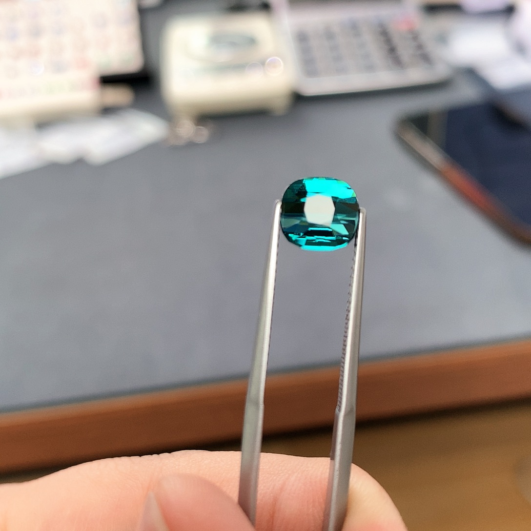 碧玺2.75克拉吉尔德大证lagoon未镶嵌