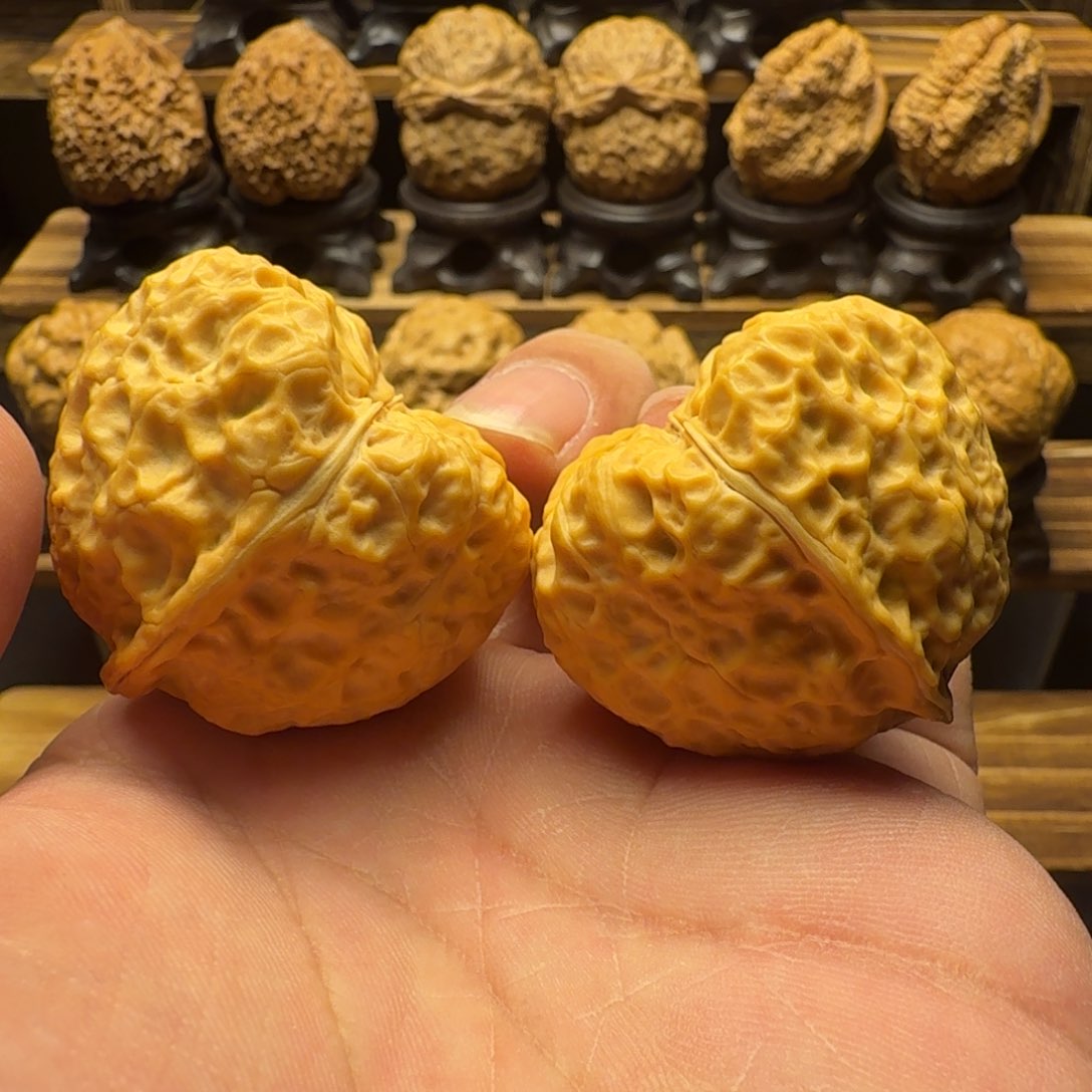 文玩核桃把件39+尺 凹底山河钟