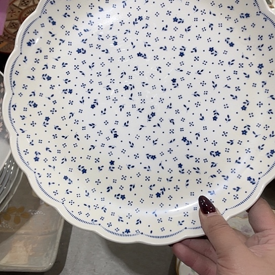 米*?瓷器是指陶瓷中常见于青花