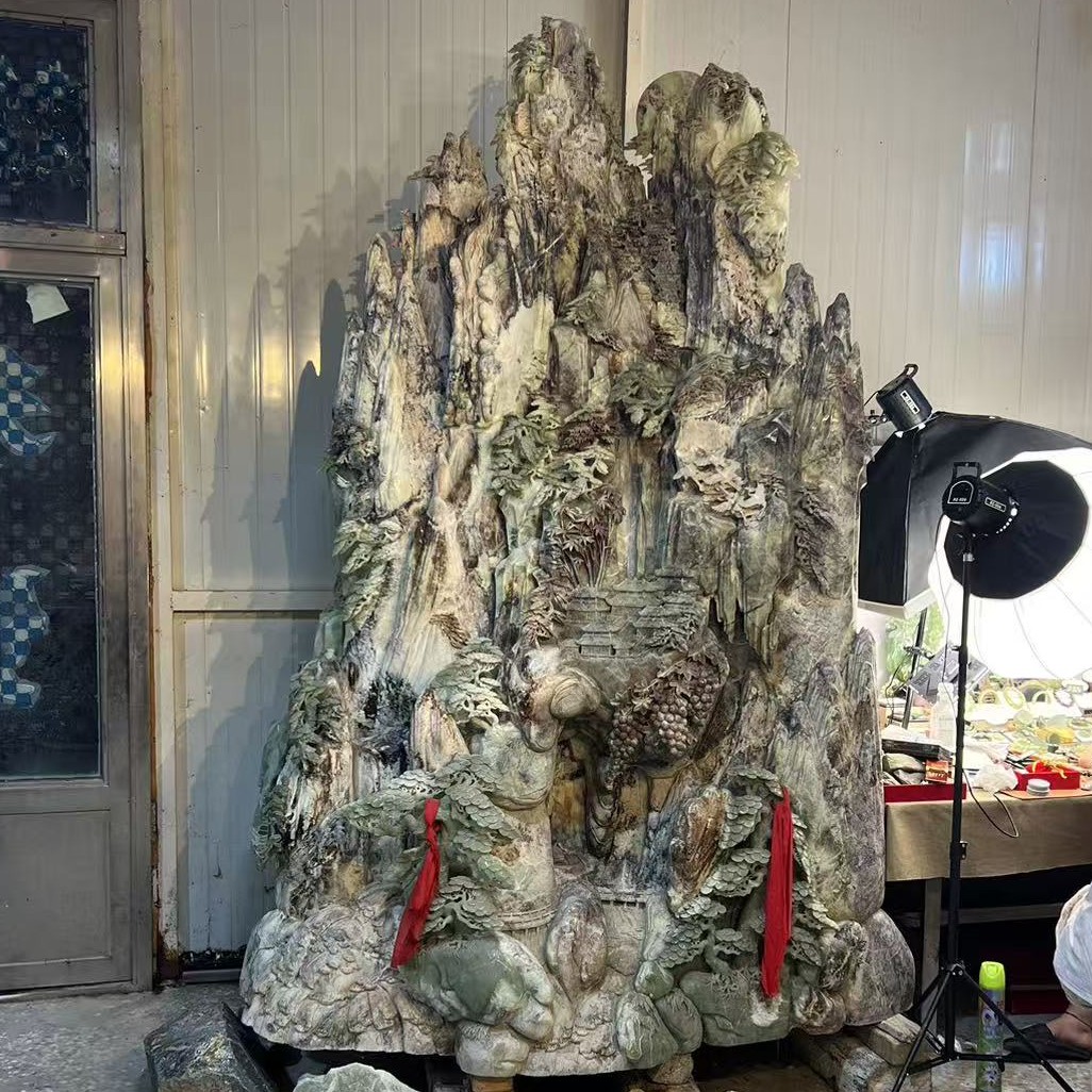 大型山水地摆件，《江山多娇》天然岫岩花玉
