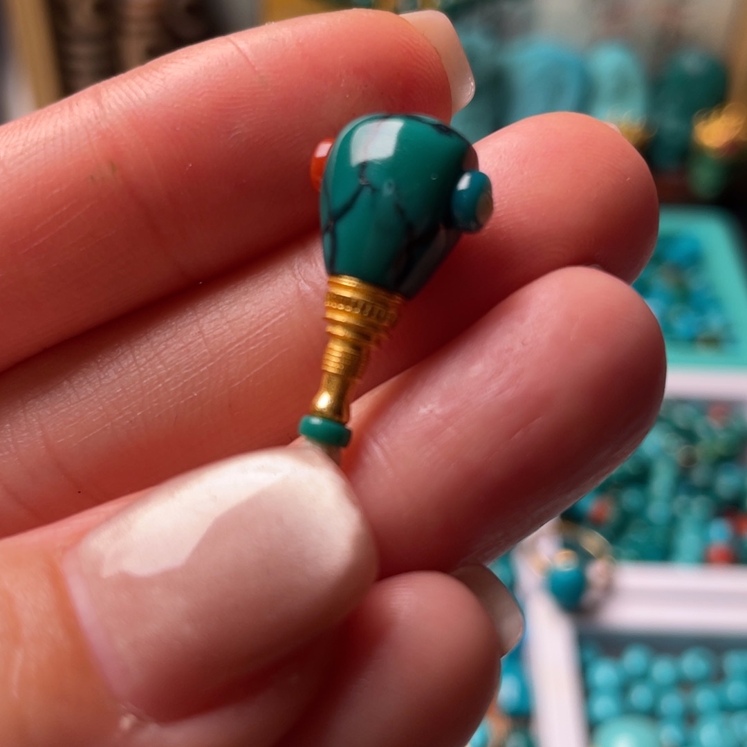 绿松石颈饰未镶嵌