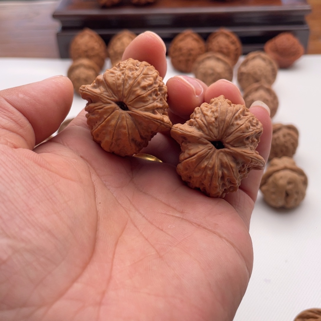 +***6核桃文玩核桃血麒麟36