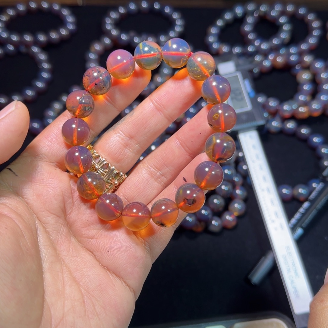 琥珀未镶嵌裸石琥珀