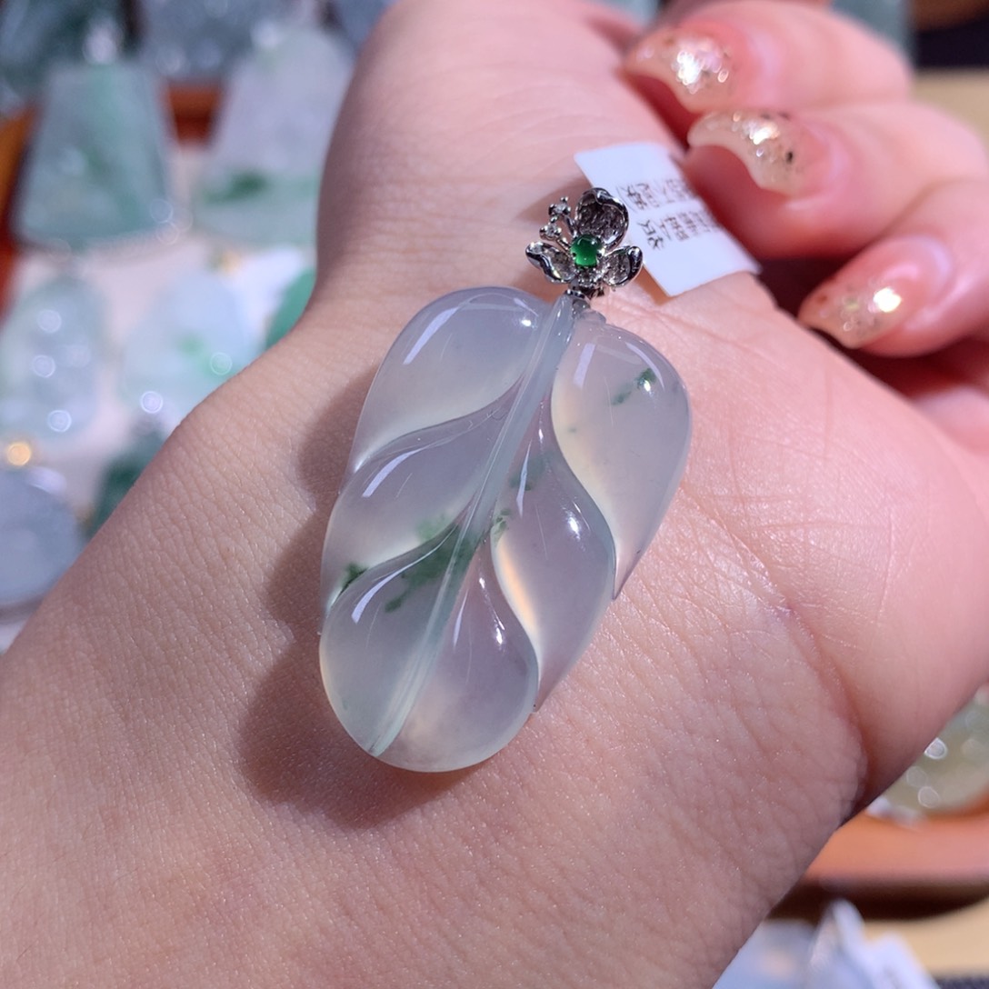 翡翠颈饰18K金镶嵌冰飘花叶子