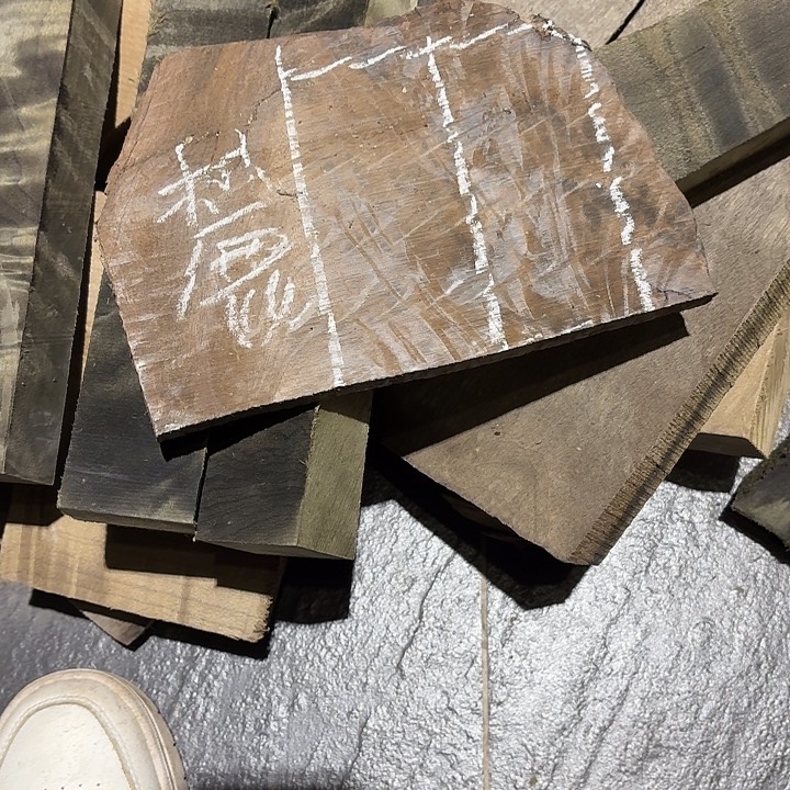 麓***宝四川小叶金丝楠原材料