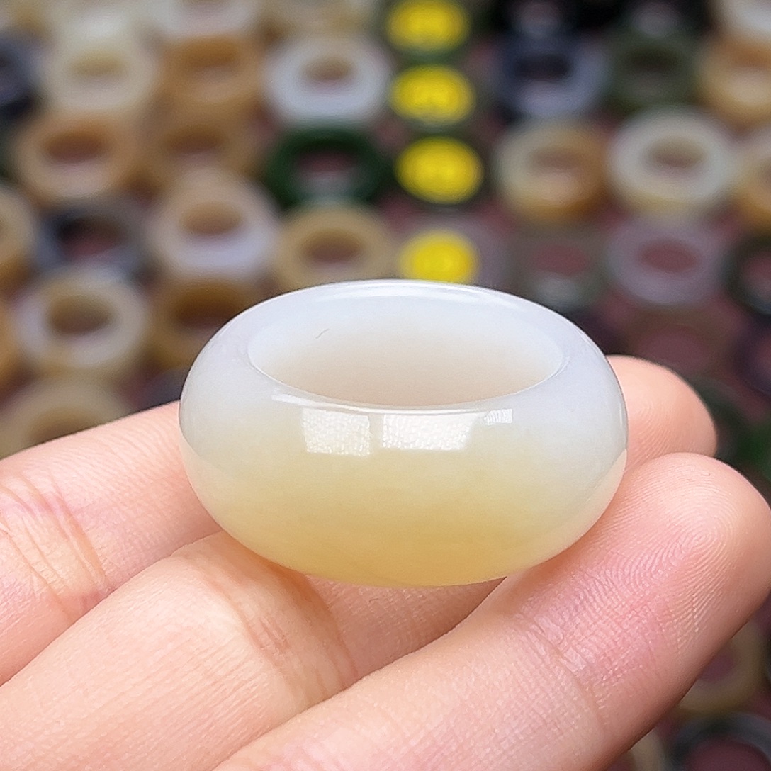 哆***朵和田玉未镶嵌戒指19.4