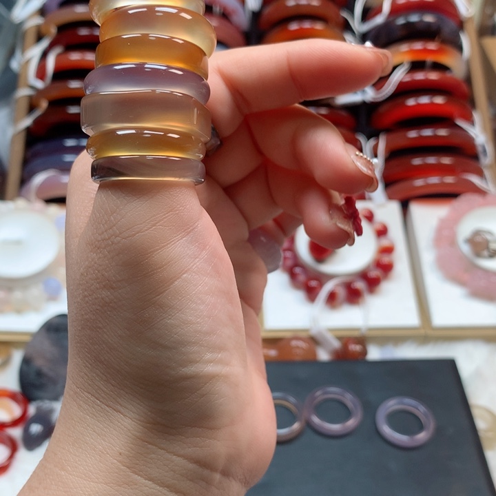 玛瑙/玉髓手镯未镶嵌不**我