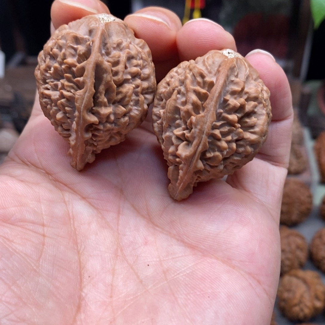 文玩核桃把件麒麟纹