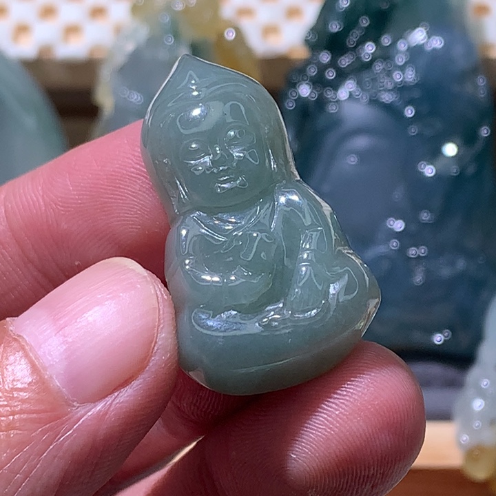 翡翠未镶嵌颈饰灵童