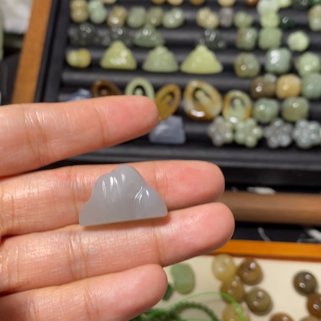 暴***猪和田玉未镶嵌手链微瑕有棉