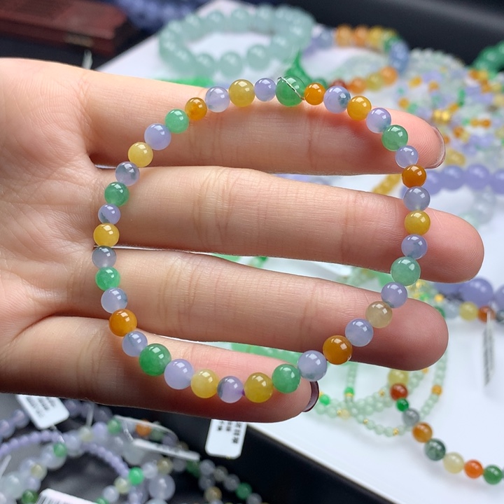 翡翠手镯未镶嵌卡