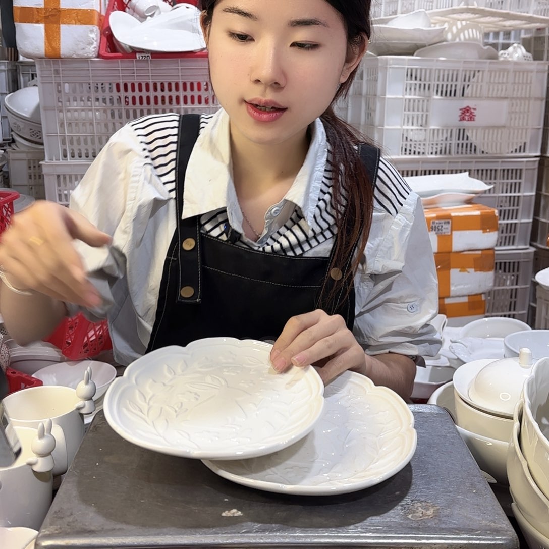 盘微瑕产品………两个兔子盘