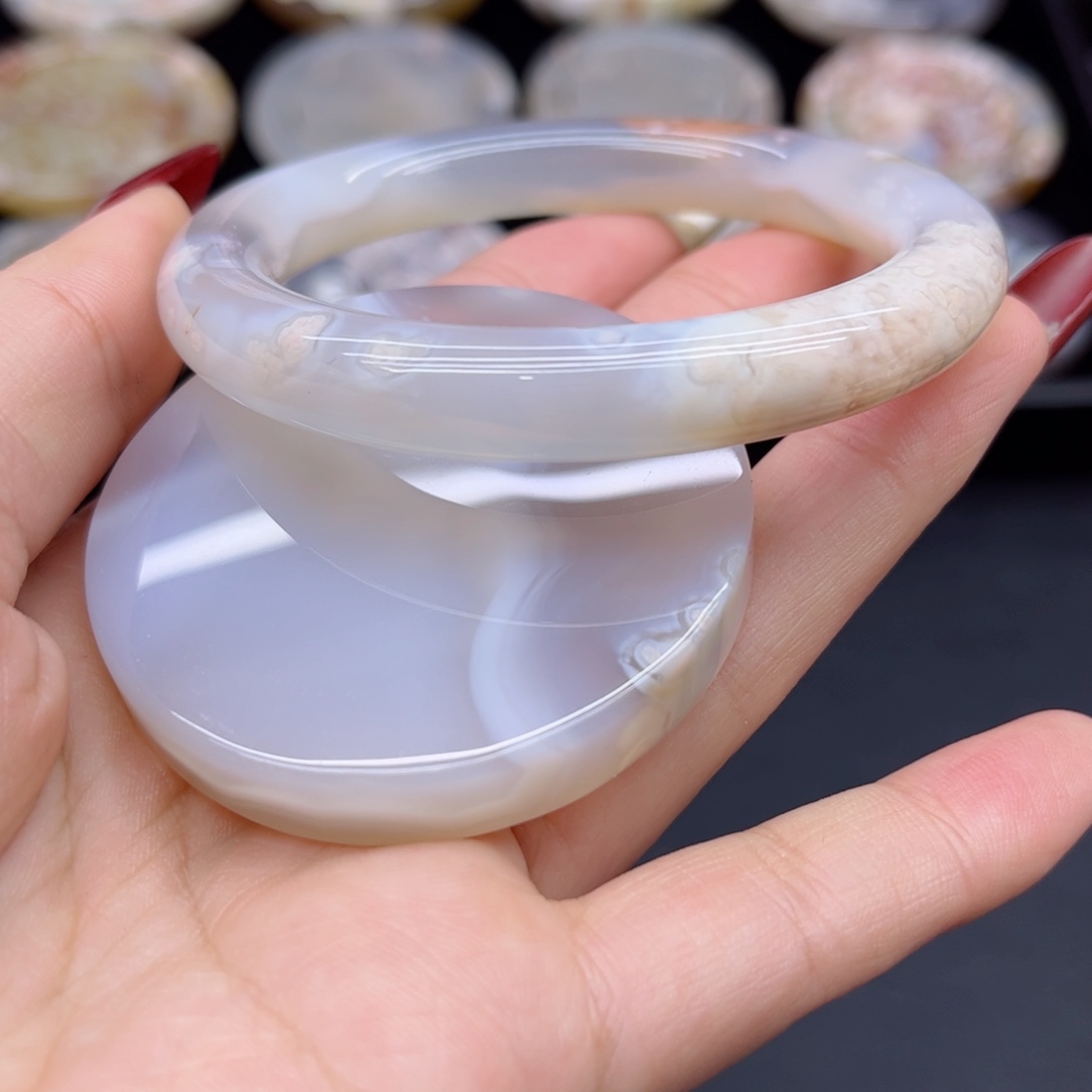 玛瑙/玉髓手镯未镶嵌56