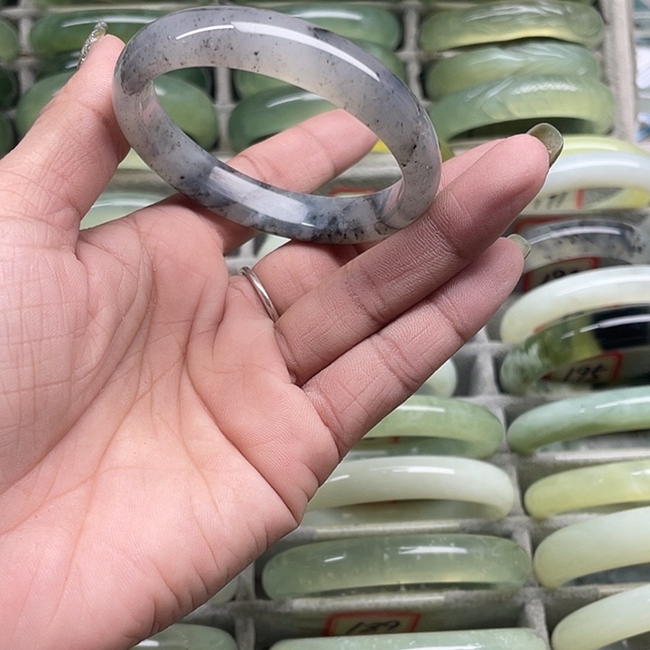 蛇纹石玉未镶嵌手镯168