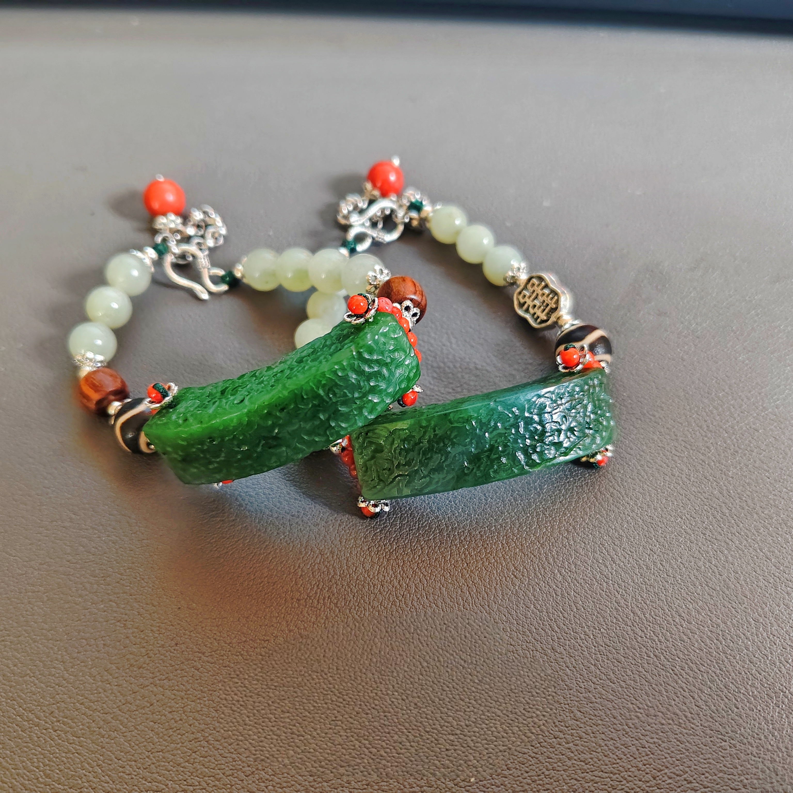 [0035]天然和田碧玉精美手链橘皮工艺半镯多样性发其一