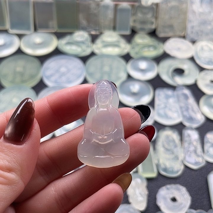 岫玉未镶嵌颈饰素衣