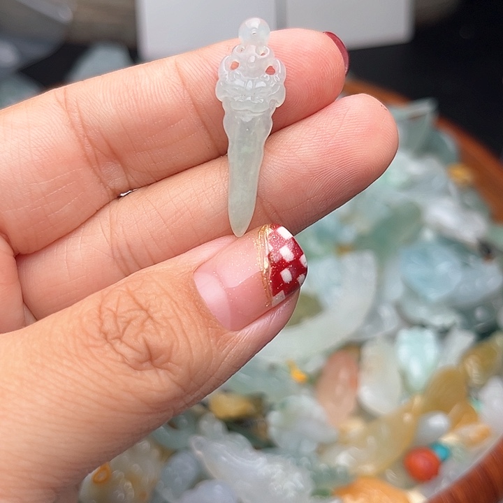 翡翠颈饰未镶嵌翡翠