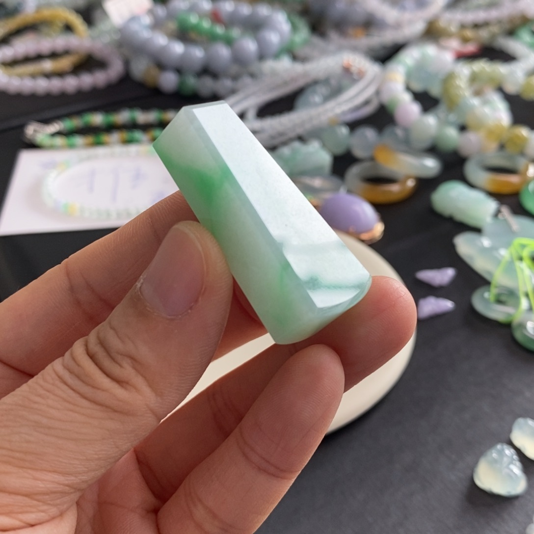 翡翠未镶嵌手链牌子