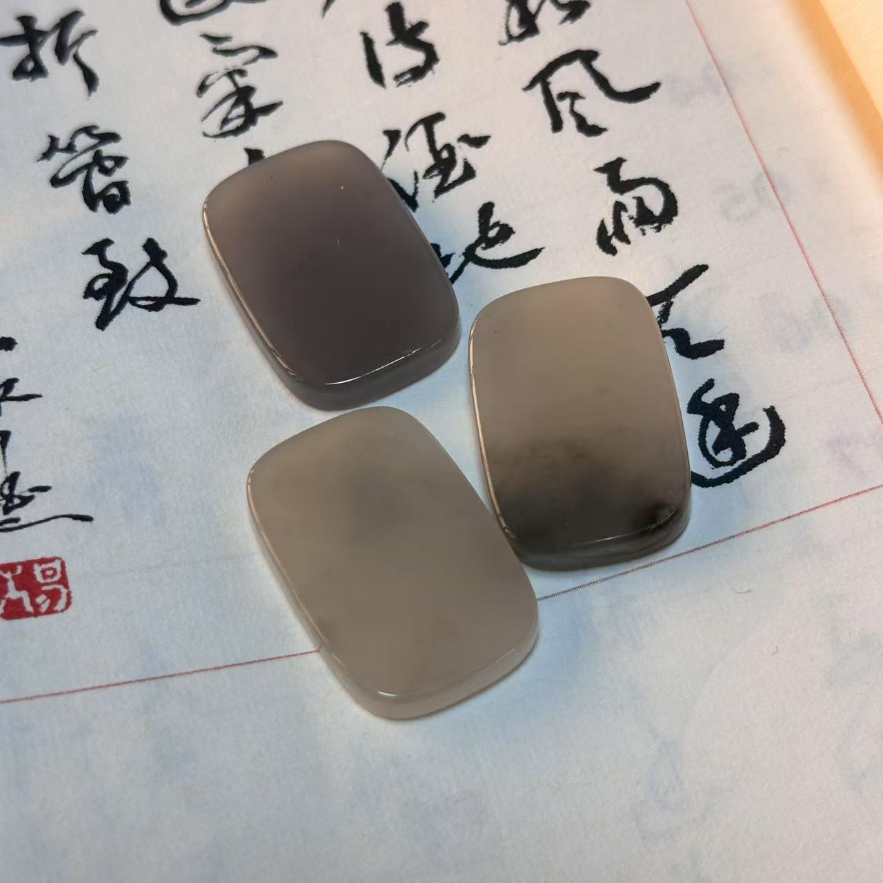 天然和田玉无事牌吊坠（定制扣头）—多样性发其一（33*22*5）