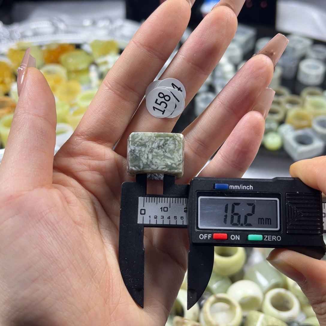 蛇纹石玉未镶嵌戒指