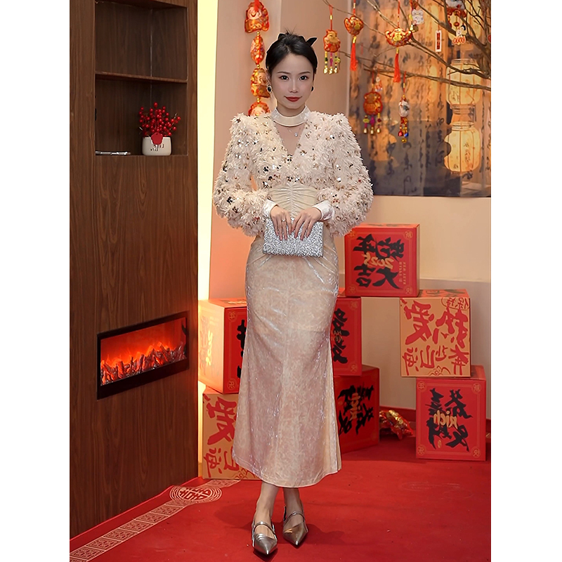 GERUIOUDIAN/格芮欧典3144秋冬法式轻奢圆领深V名媛亮片连衣裙女