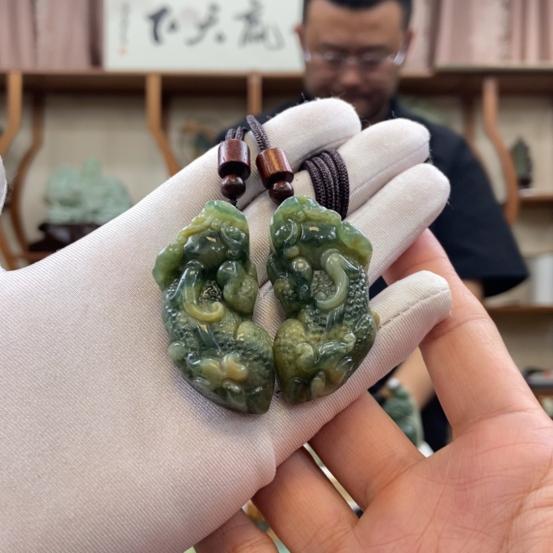 蛇纹石玉吊坠未镶嵌