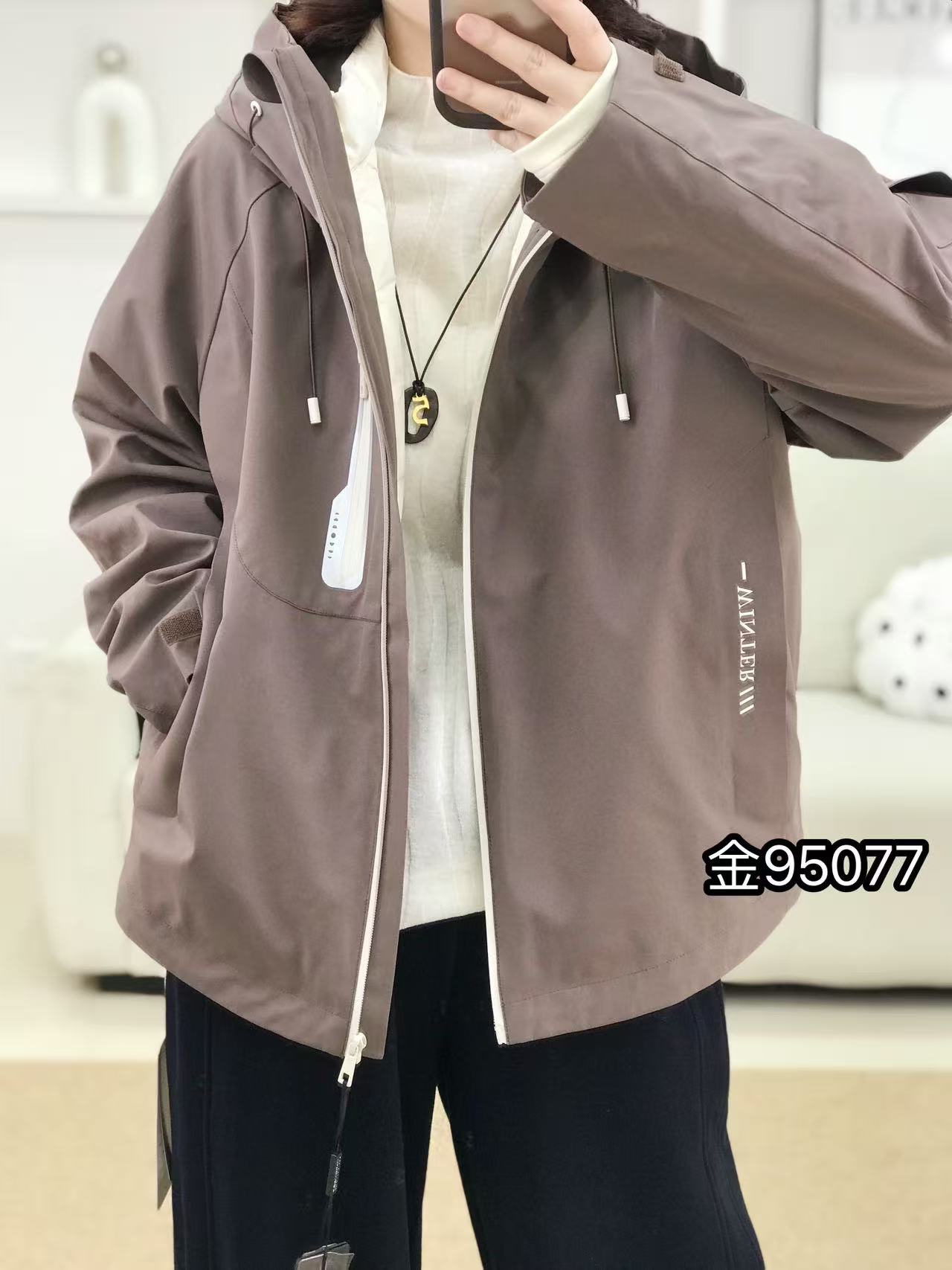 {金影奇}95077冬季大码女装纯色羽绒内搭➕纯色冲锋衣外套两件套