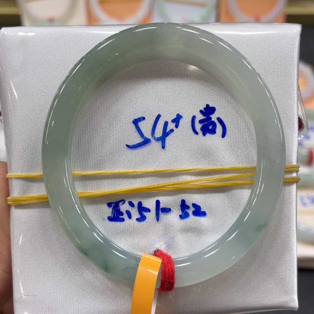 翡翠手镯未镶嵌翡翠手镯