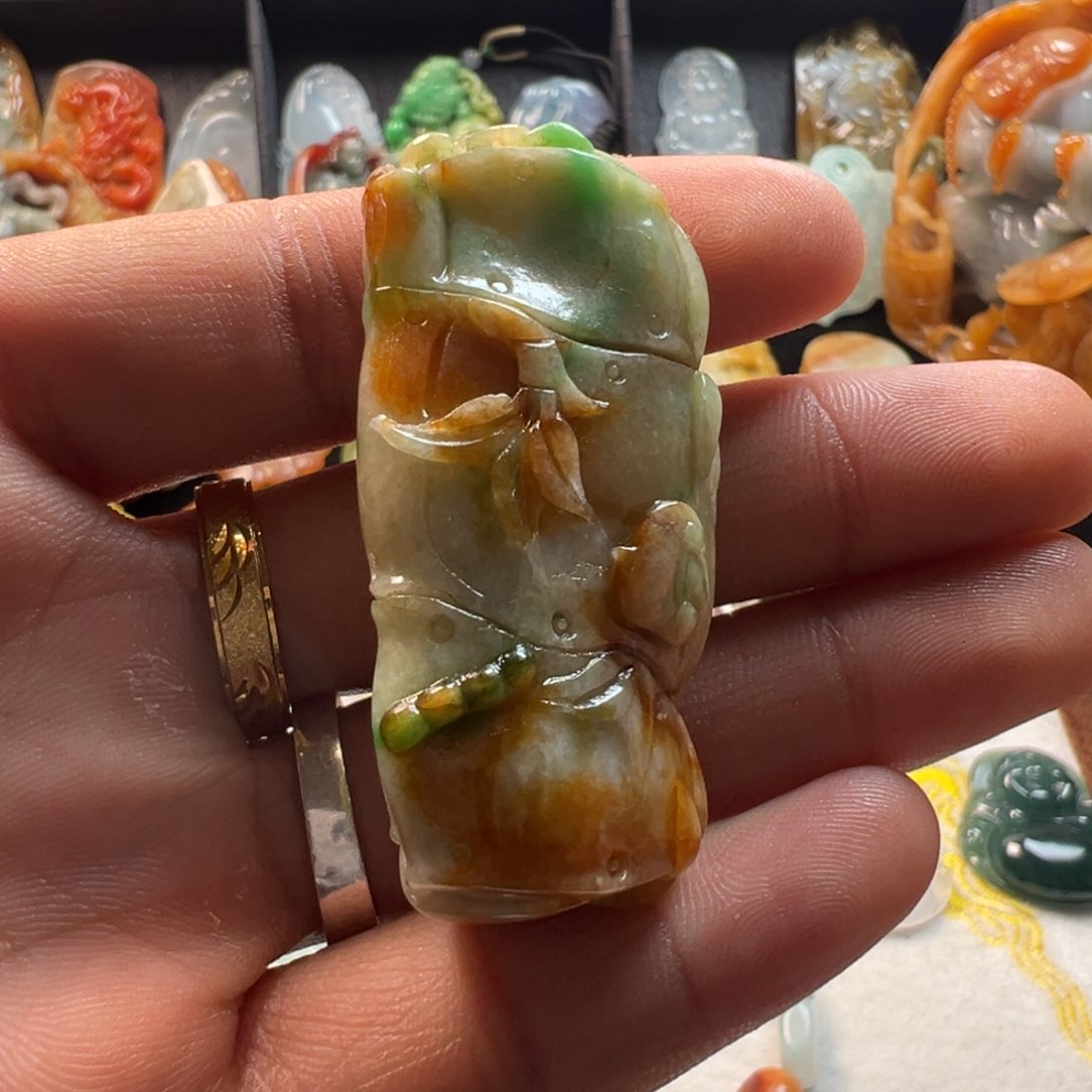 翡翠戒指未镶嵌依**彩