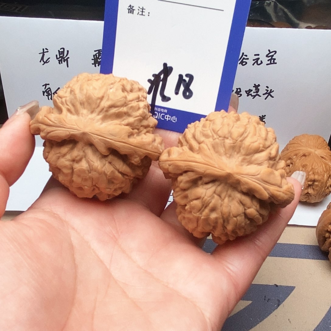 【闪购商品】文玩核桃把件馨**人文玩核桃把件18