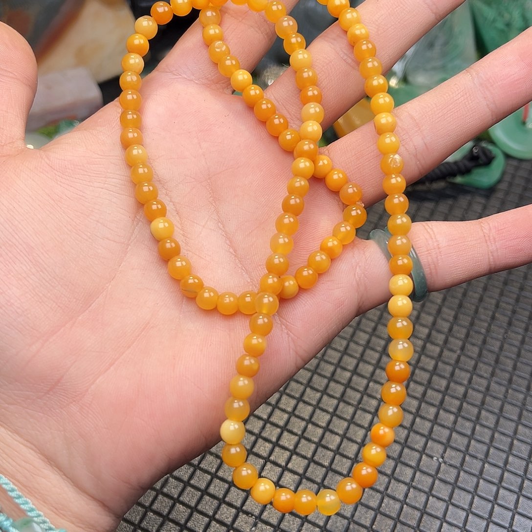 郭***佑石英质玉（非洲翠）未镶嵌手链